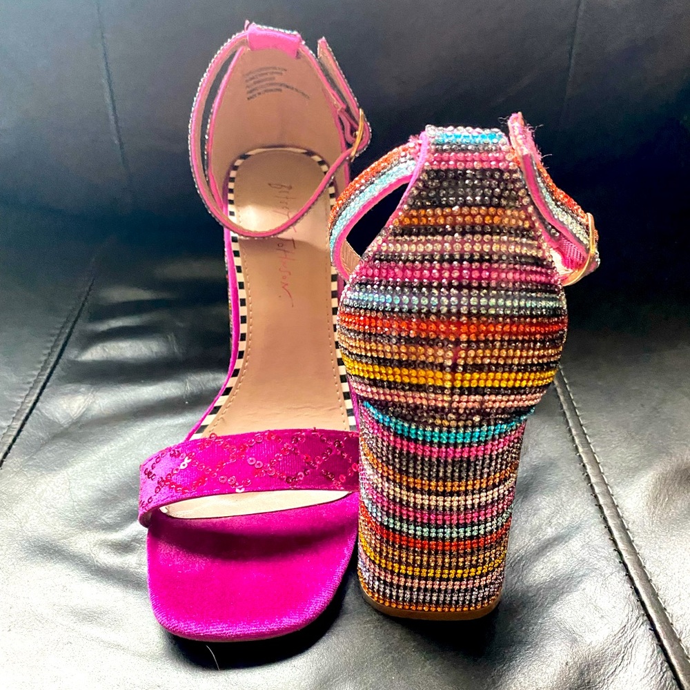 (BRAND NEW) rhinestone embellished Heels Sz 8.5